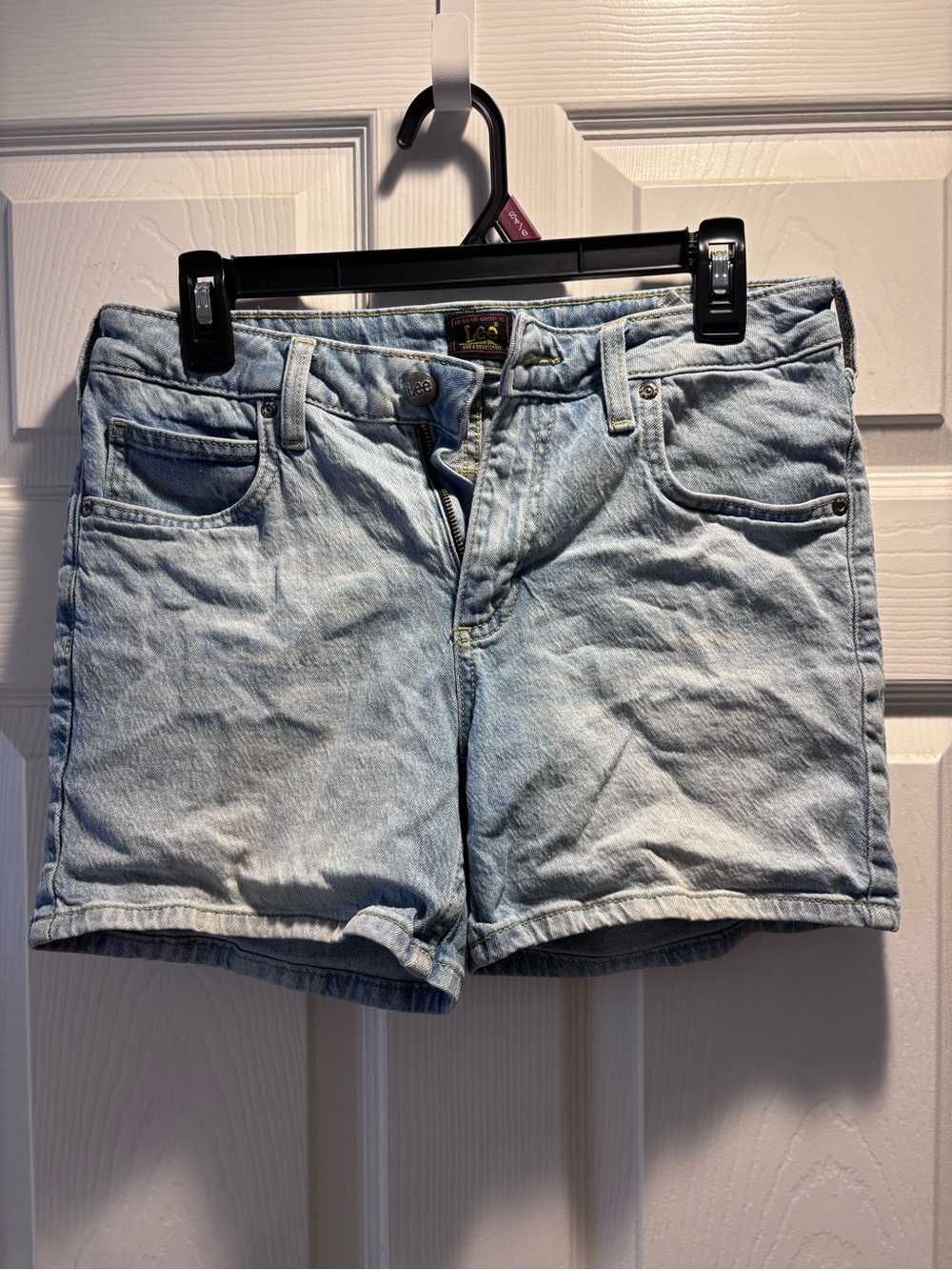 Light Wash Levi’s Denim Shorts
